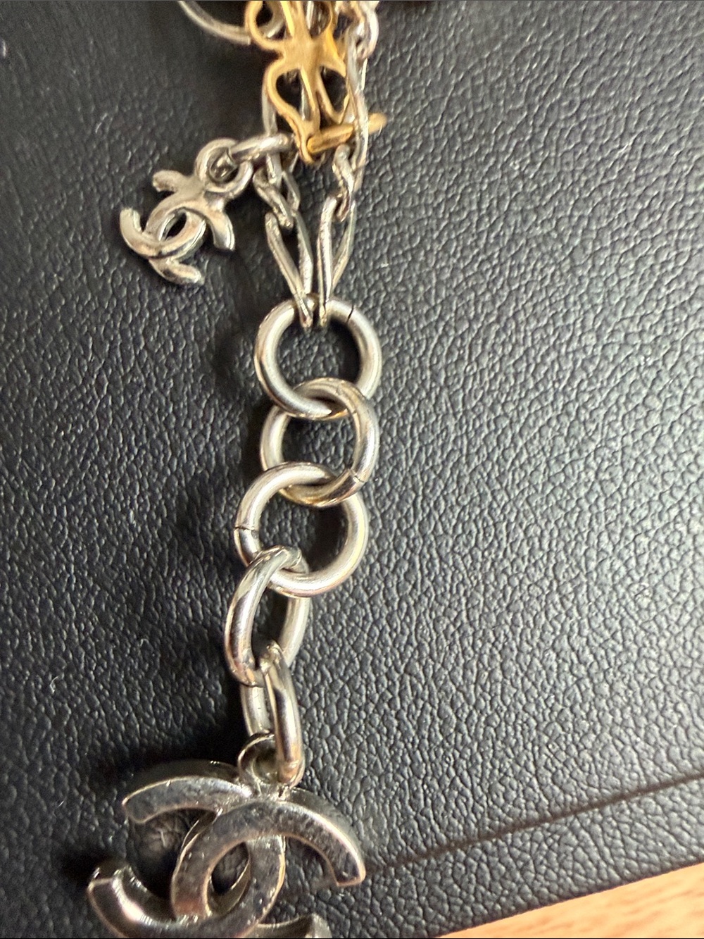 CHANEL Vintage Authentic Two-Tone Floral Charm Bracelet with Cream Beads - Picture 12 of 16